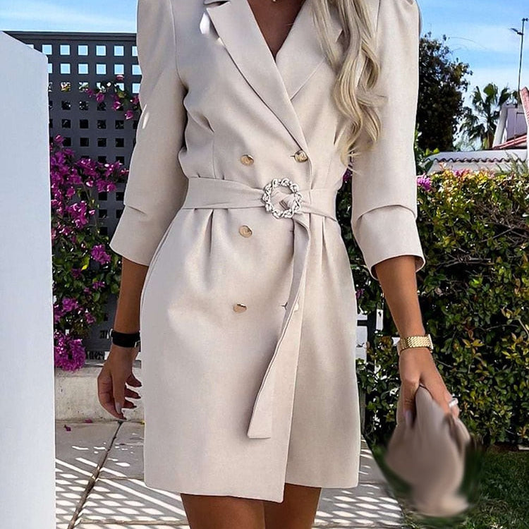 Damen Zweireihiges Minikleid - Maßgeschneiderte Passform & Puffärmel