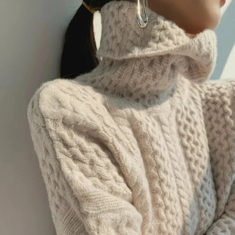 Suéter de mujer con patrón de trenzas - Cuello alto y ajuste oversize