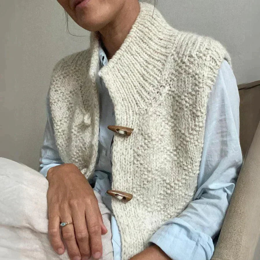 Dam Chunky Elfenbensstickad väst - Högkragad med träknappar