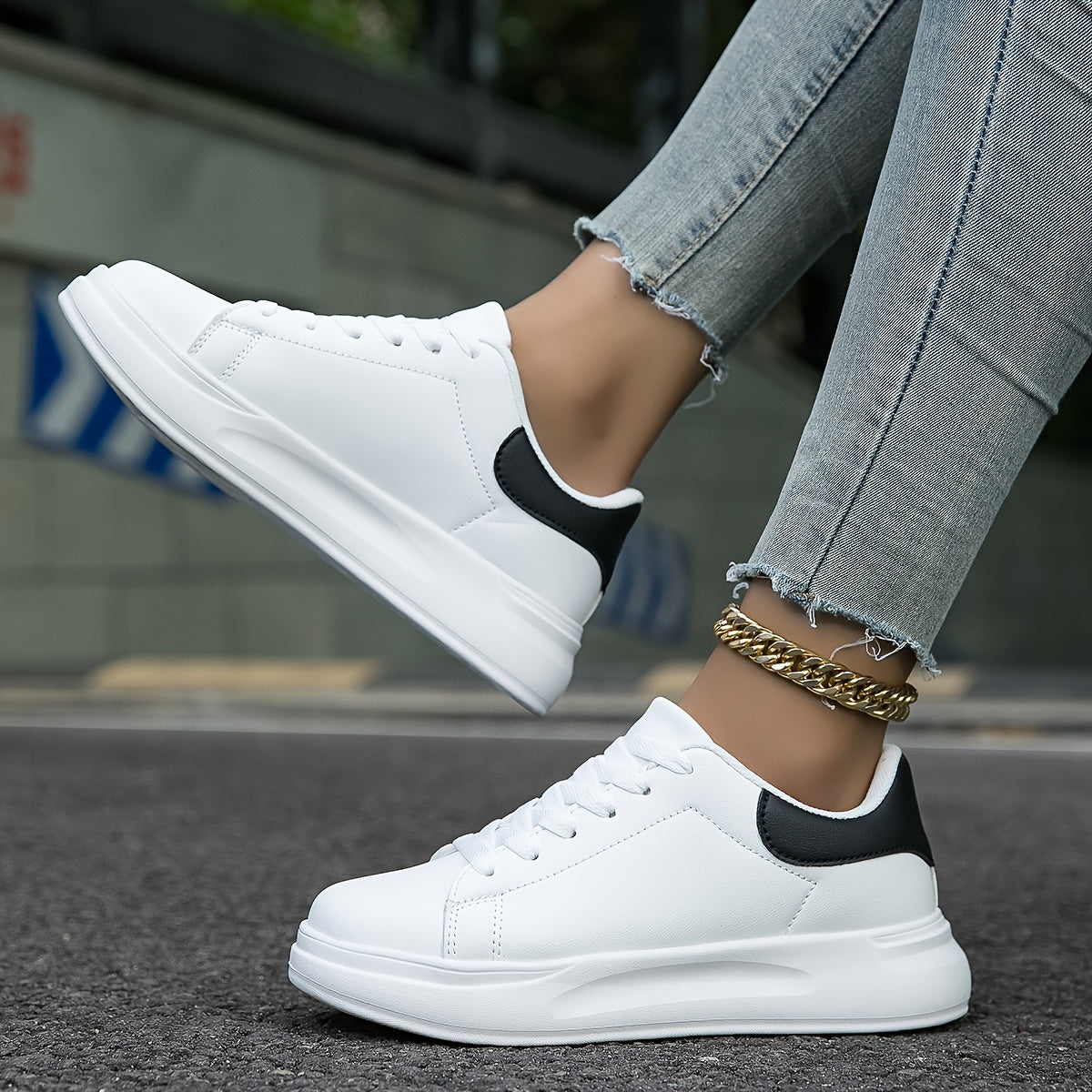 Damen Weiße Sneakers - Schnürung & Minimalistisch