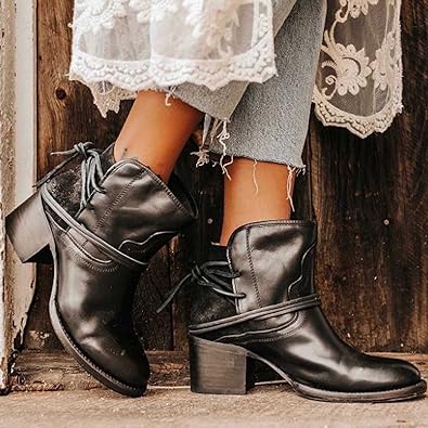 Dames enkellaarsjes in westernstijl - veterdetails & blokhak