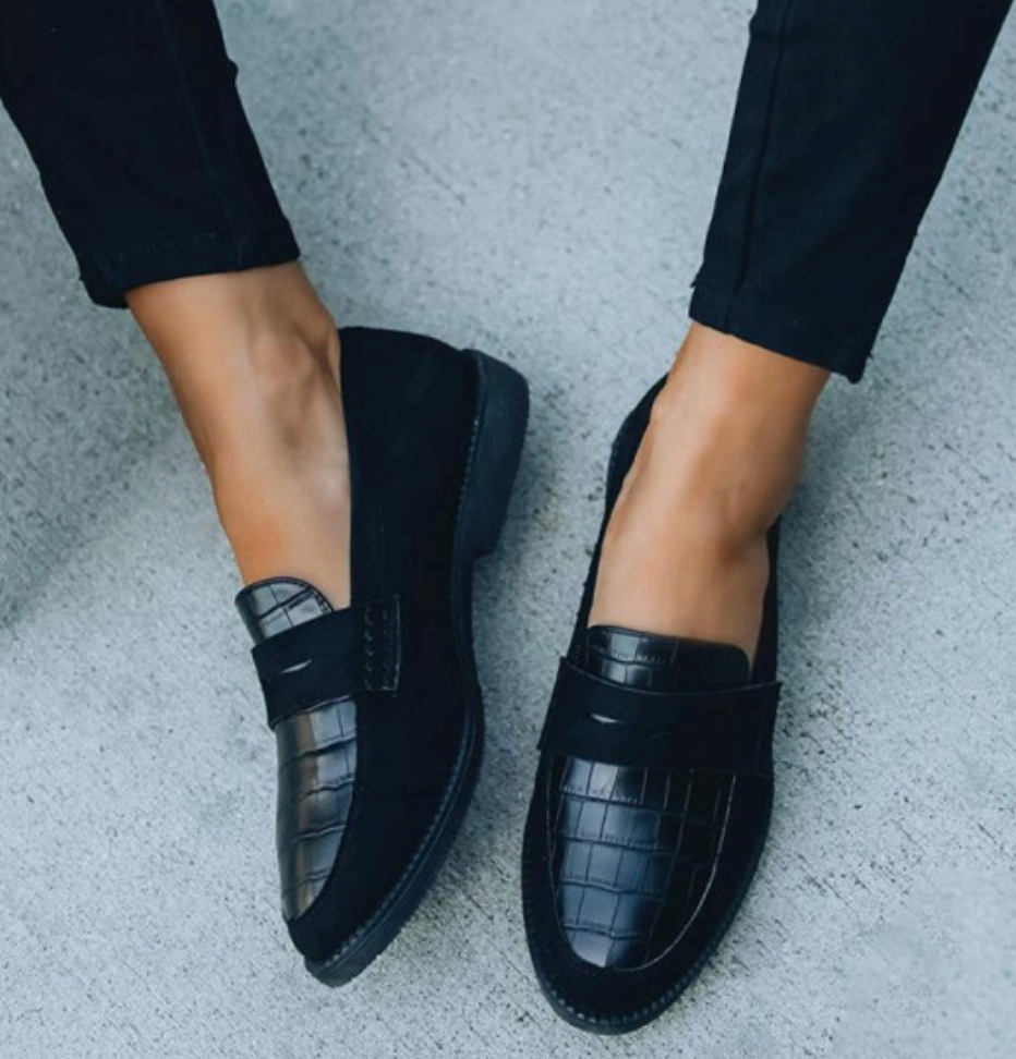Elegante Schwarze Strukturierte Slip-On-Loafer für Damen