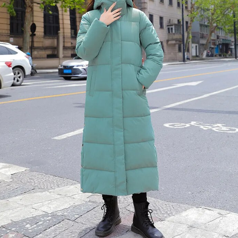 Women's Maxi Puffer Coat - Hood with Full-Length Zipper