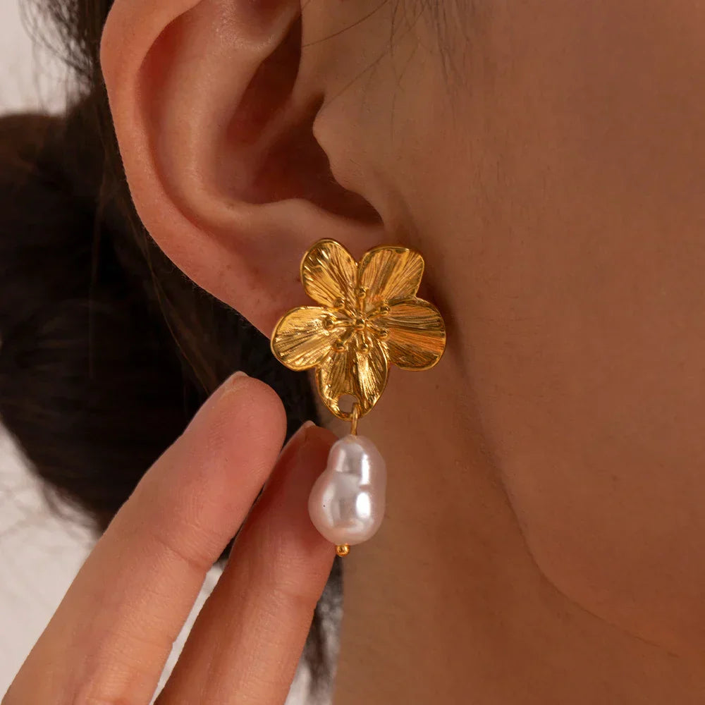 Damen Ohrstecker Blume - Statement Schmuck mit Strukturiertem Finish