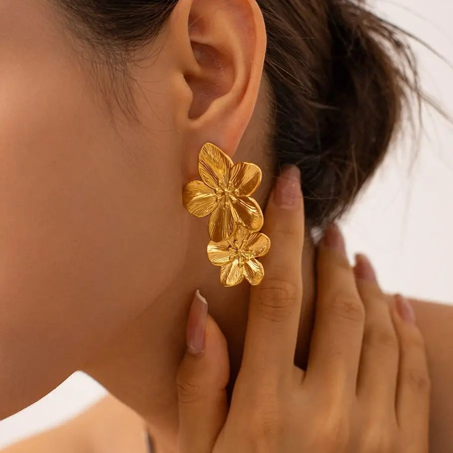 Damen Ohrstecker Blume - Statement Schmuck mit Strukturiertem Finish