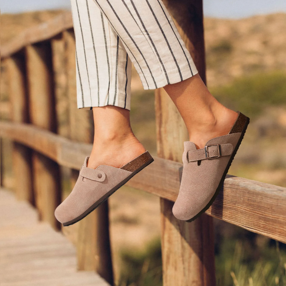 Damen Suede Clogs - Slip-On mit Schnallenriemen