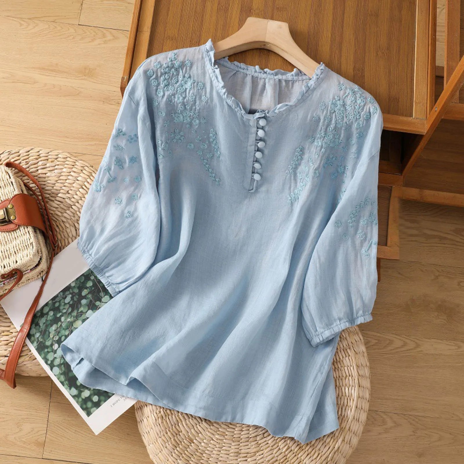 Bestickte Bluse mit Knopfleiste Elegantes und leichtes Oberteil