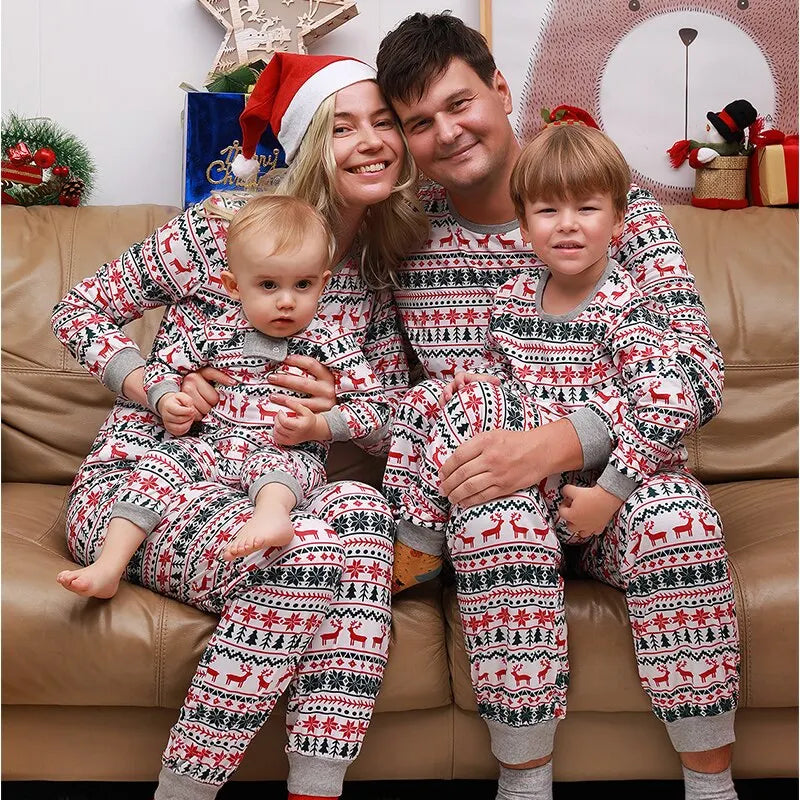 Unisex Weißes Familien Pyjama – Rippstrick mit Weihnachts-Rentier-Muster