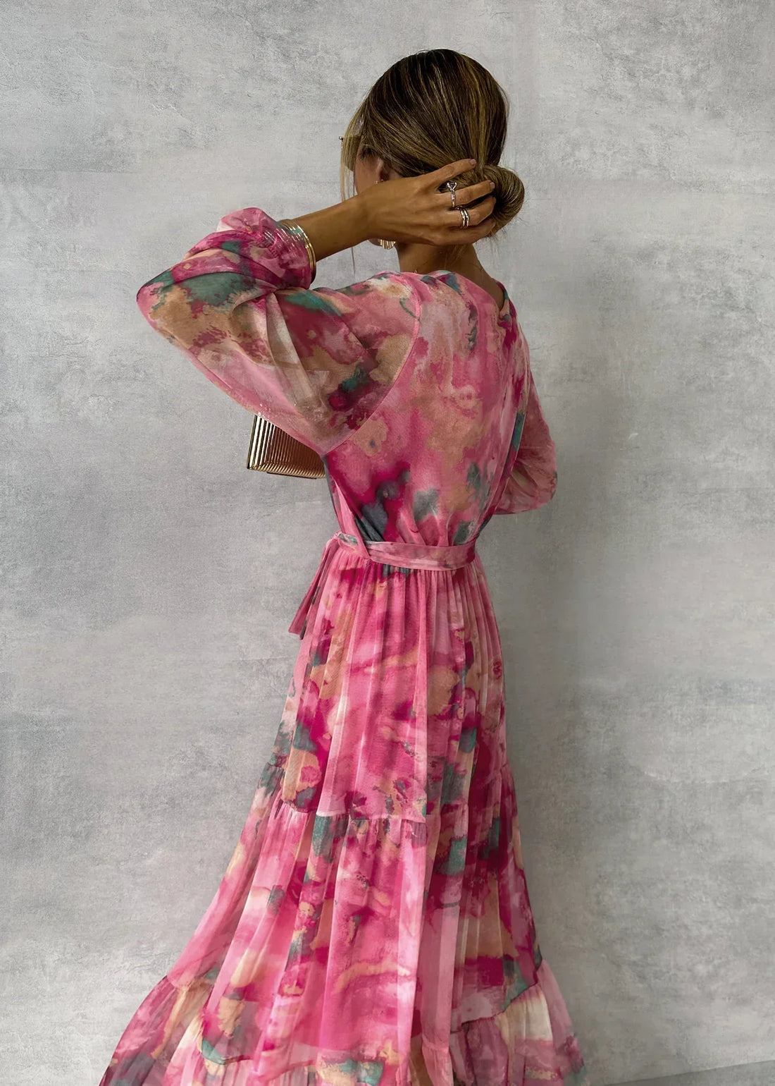Elegante vestito lungo a maniche lunghe rosa con fiori per donna