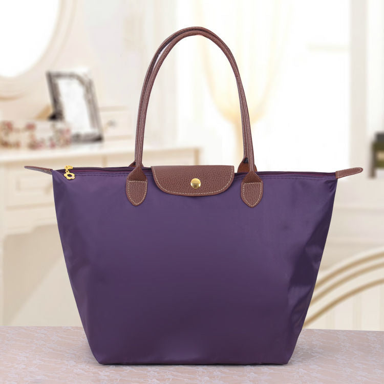 Borsa a tracolla strutturata da donna - patta testurizzata, idrorepellente