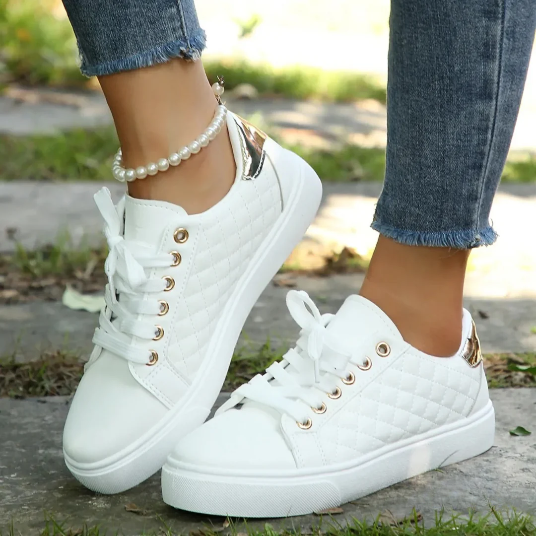 Damen Gesteppte Schnür-Sneakers - Mit Gold-Details